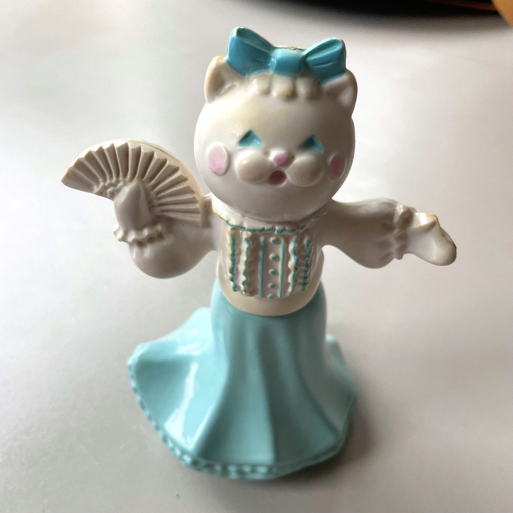Cat Dancing Avon Sweet Honesty Cologne Blue & White Bottle Fan Dress Bow Vintage